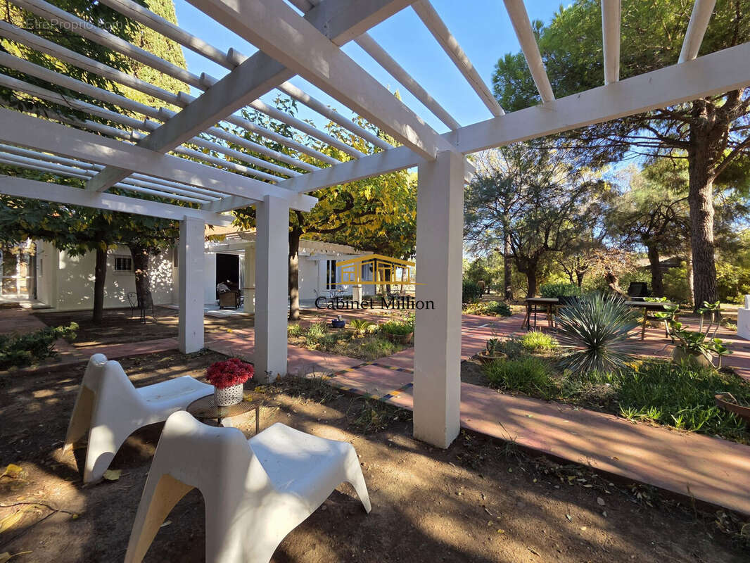 Maison à VIC-LA-GARDIOLE