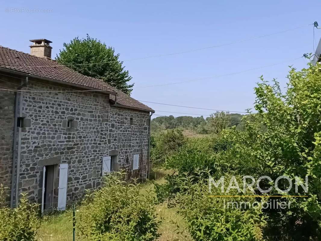 Maison à SAINT-HILAIRE-LE-CHATEAU