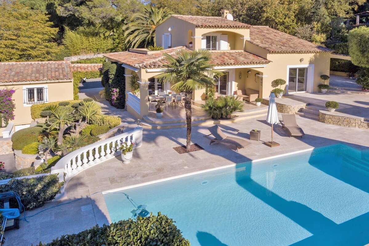 Maison à ROQUEFORT-LES-PINS
