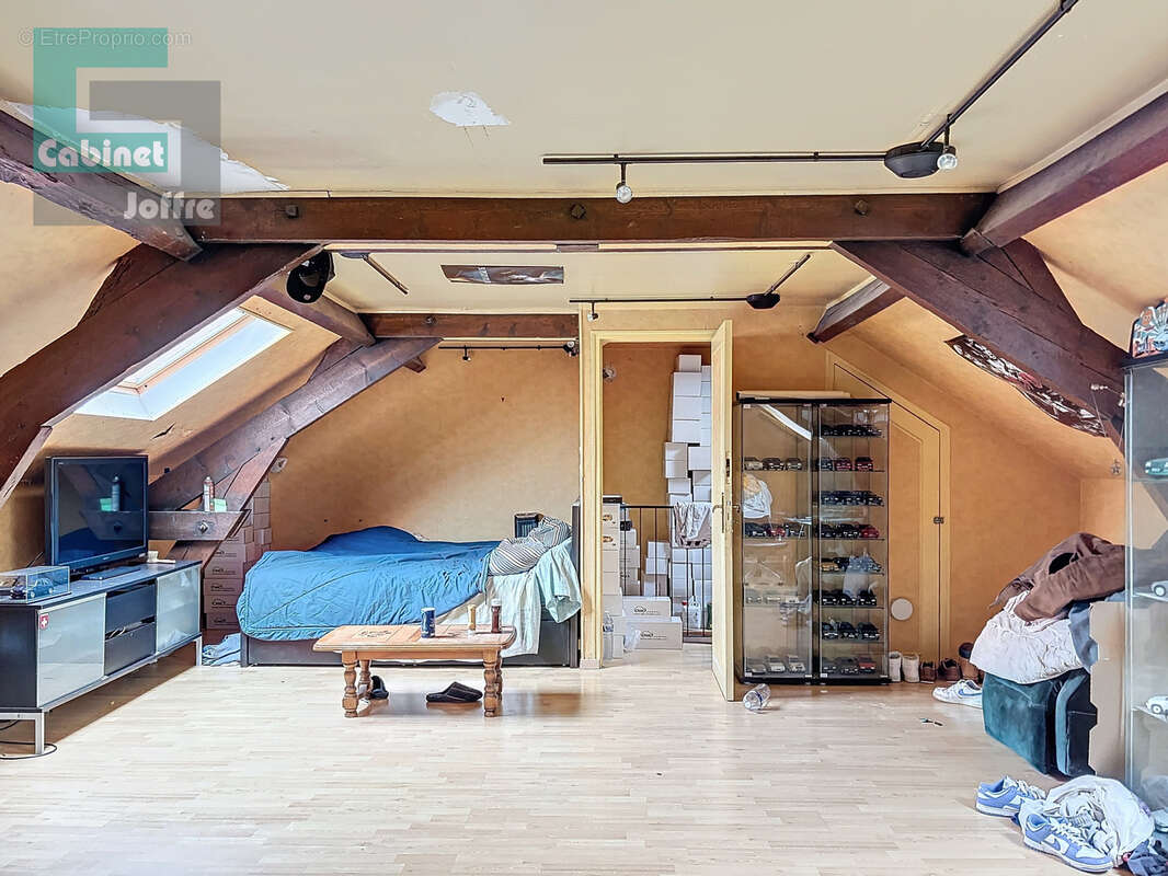 Fontainebleau, un F5 de 138 m2 au sol / 90 m2 habitables, à réagencer et à rénover. Entre centre-ville et gare - photo 8