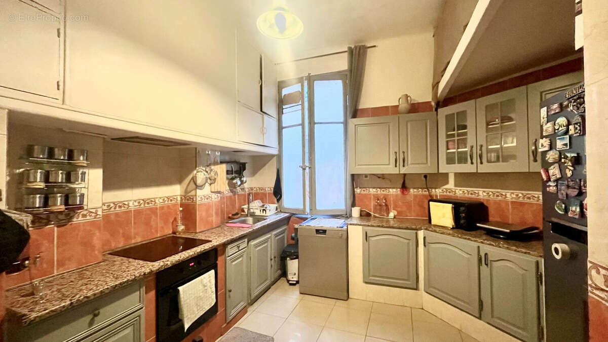 Appartement à MARSEILLE-1E