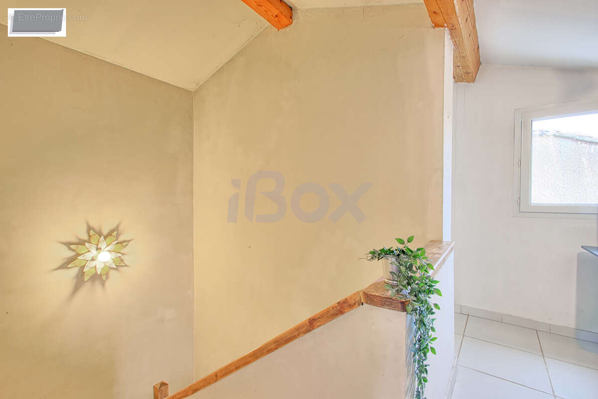 Maison à SOLLIES-TOUCAS