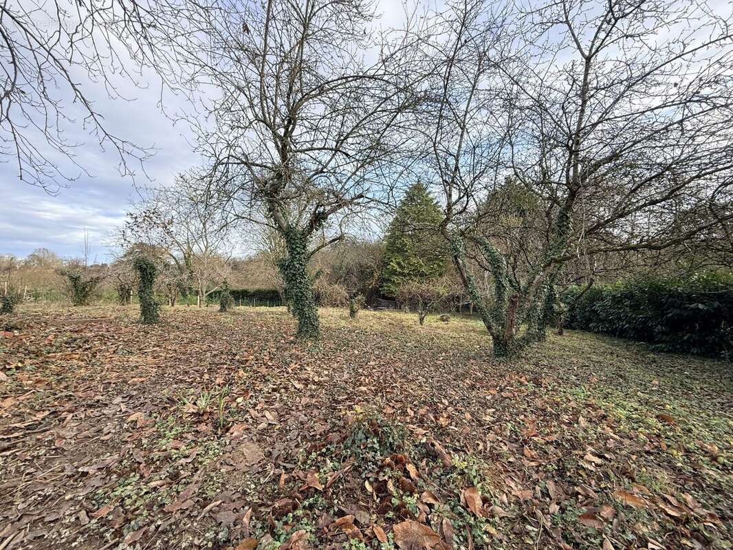 Terrain à MARIGNE-PEUTON