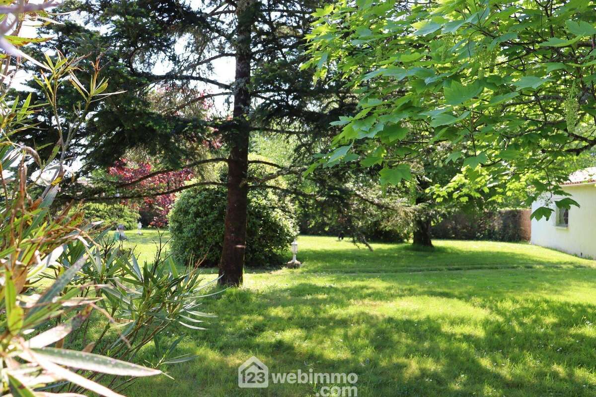 Terrain proche du littorale. - Terrain à SAINT-HILAIRE-LA-FORET