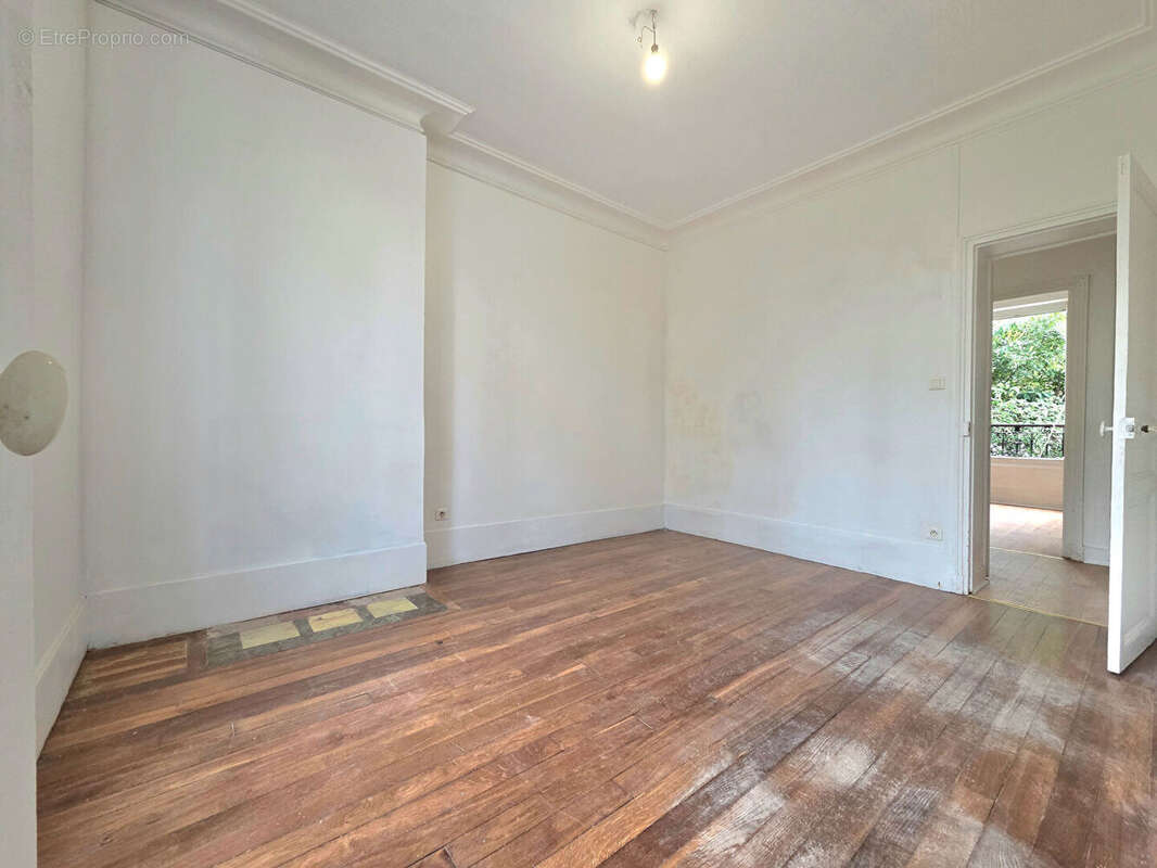 Appartement à LA GARENNE-COLOMBES