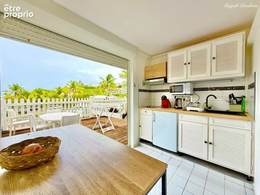 En exclusivite - a vendre studio rénové avec terrasse, parking privé et plages à pied - le moule - photo 3