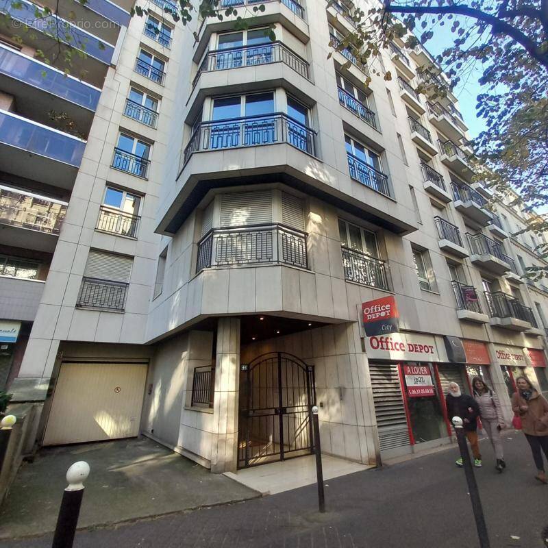 Parking à PARIS-15E
