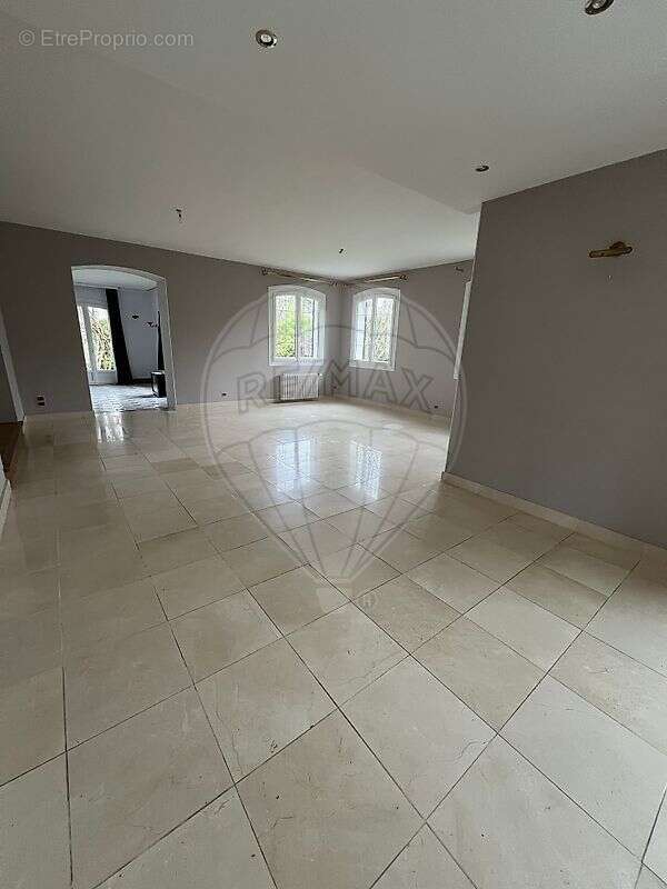 Maison à SAINT-ETIENNE-DU-ROUVRAY