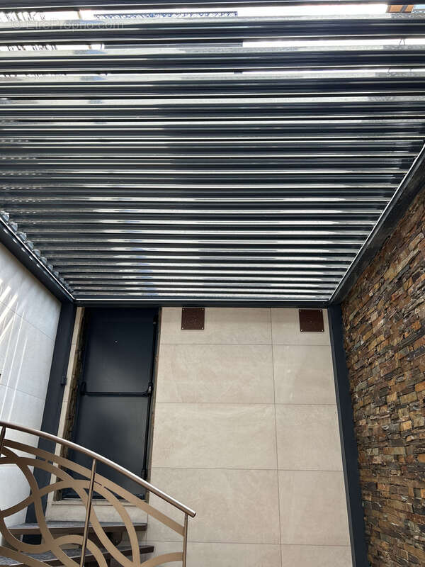 Appartement à SAINT-PRIEST-EN-JAREZ