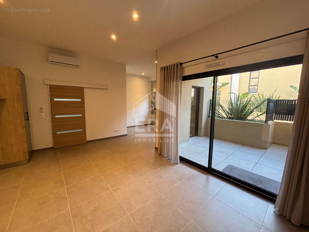 Appartement à VALLAURIS