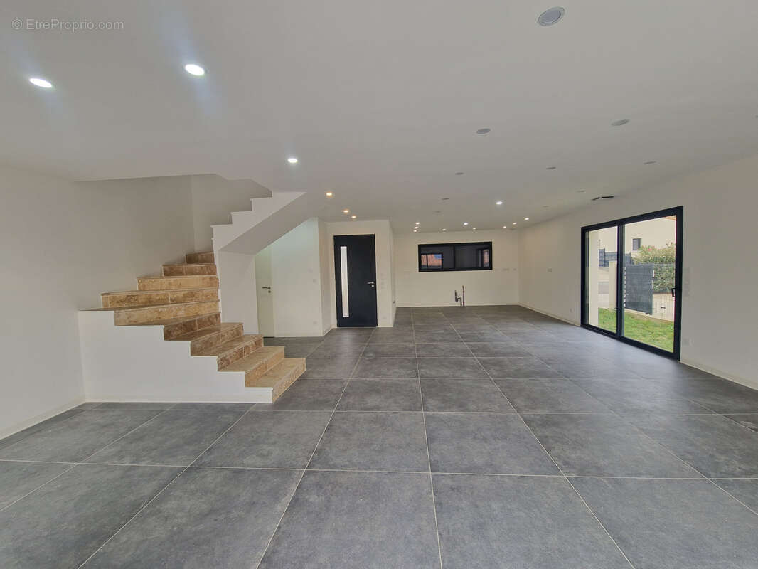 Maison à MONTELIMAR