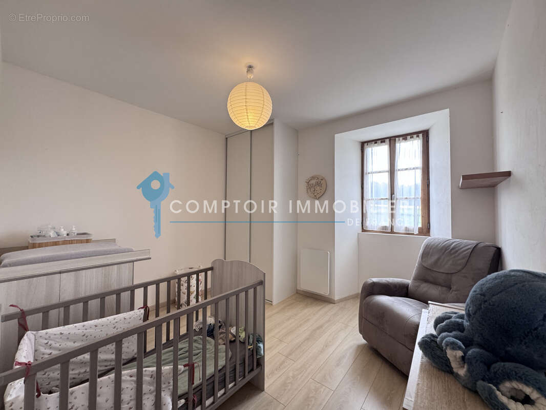 Maison de village T4 avec terrain + 160m2 à rénover - photo 5