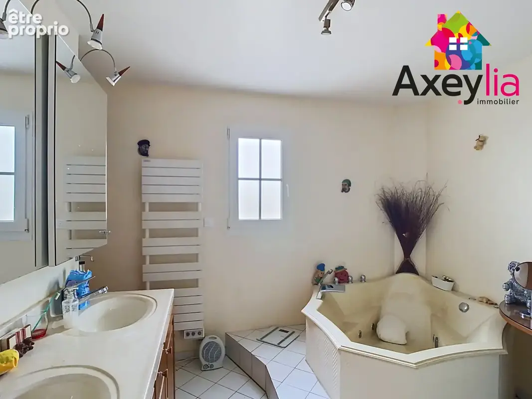 A vendre- perreux: maison sur terrain de 2571 m2 avec piscine couverte et garage indépendant avec abri - photo 11