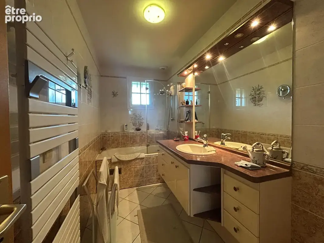 A vendre - maison de plain pied sur genereuse parcelle de terrain - photo 8