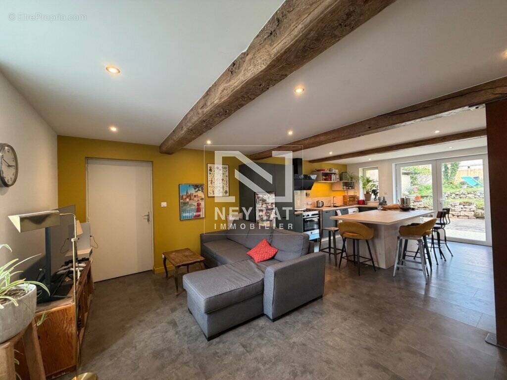 Maison à SAINT-CHRISTOPHE-EN-BRIONNAIS