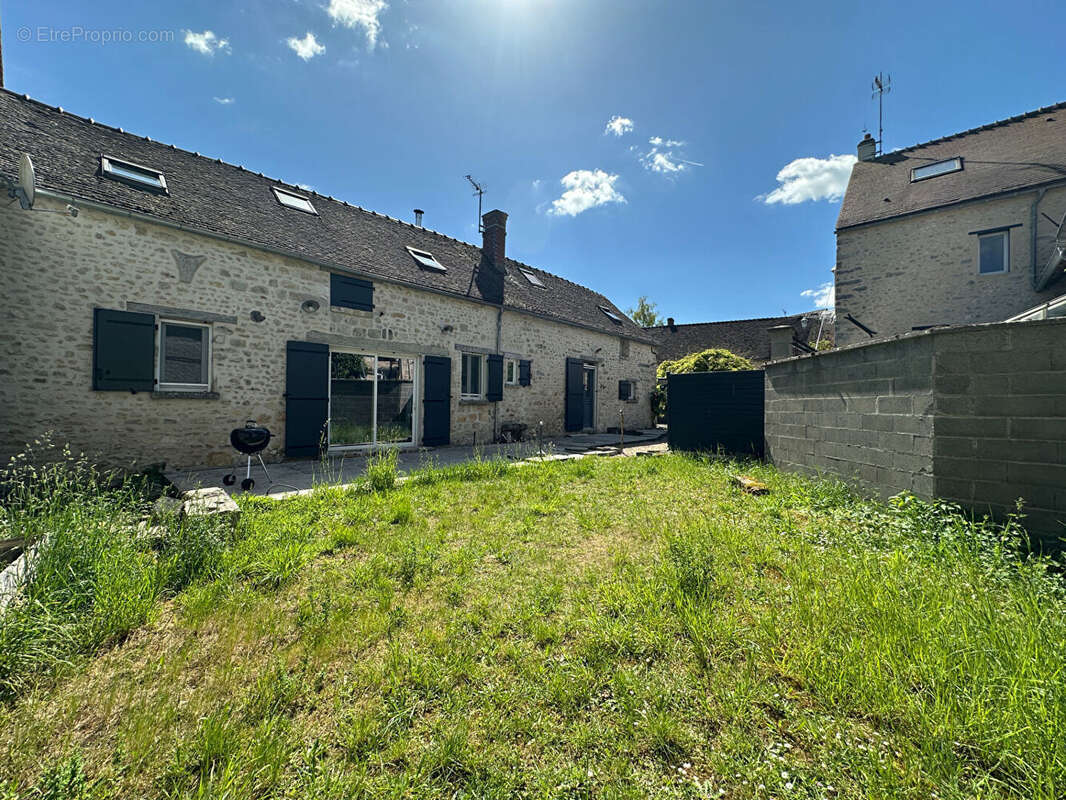 Maison à TOUSSON