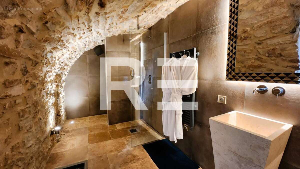 Maison à VEZENOBRES