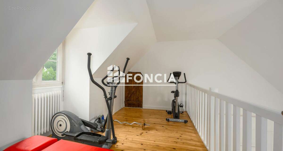 Maison familiale avec piscine et espace indépendant - photo 9
