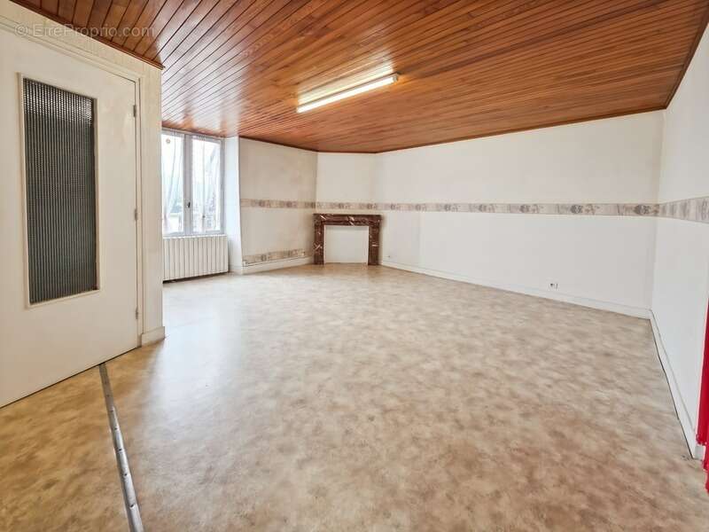 Appartement à MONTMOROT