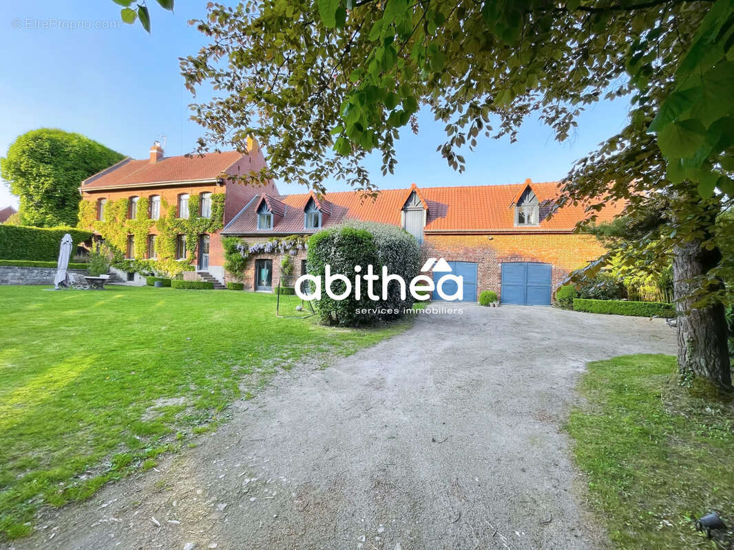 Maison à FRESNES-LES-MONTAUBAN