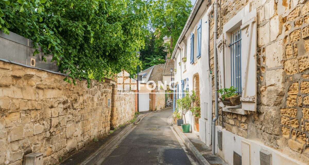 Appartement à LE MESNIL-LE-ROI