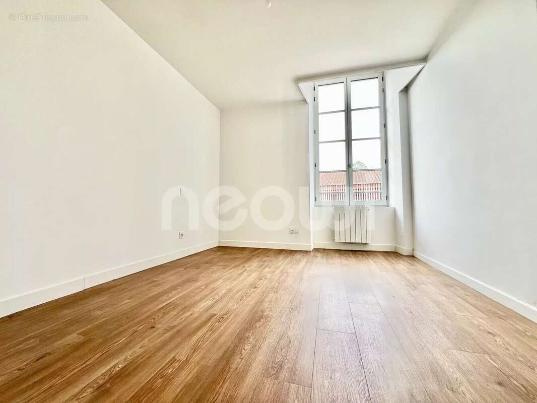 Appartement à COMBRONDE