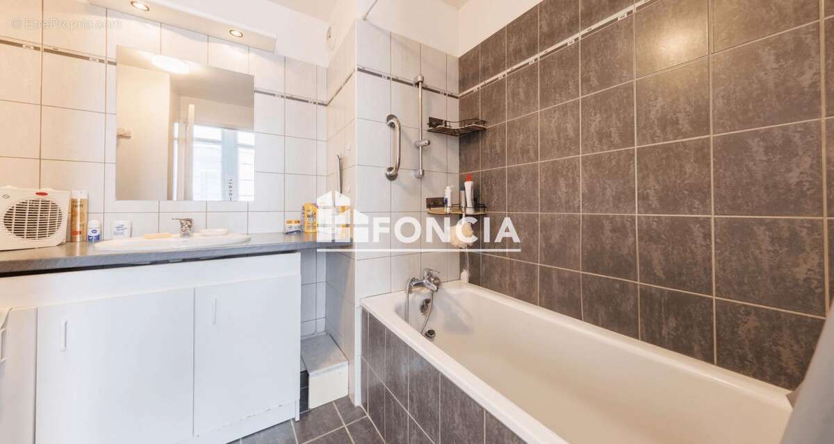 Appartement t2 60 m² en tres bon etat - photo 8