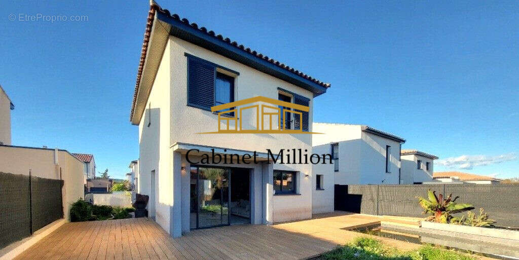 Maison à VIC-LA-GARDIOLE