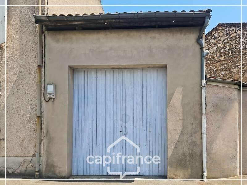 Garage de 70m² plus 28m² de mezzanine, tout à l'égout, eau et electricité, rare, centre ville Agen - photo 5