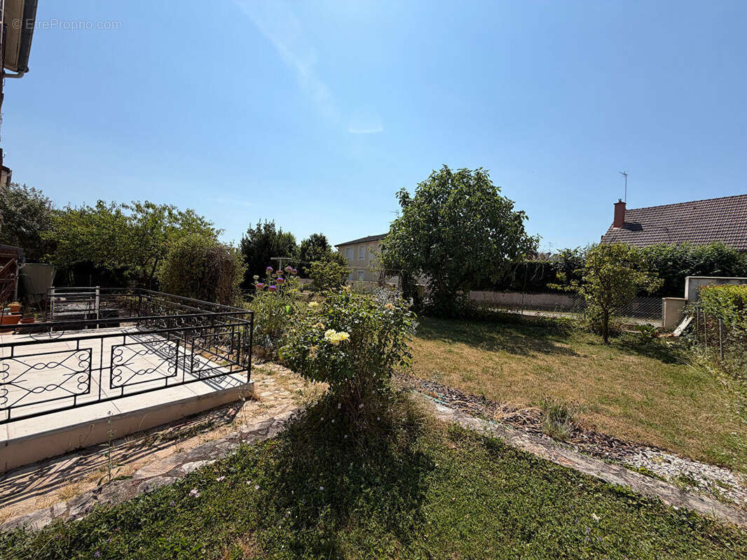 CHATENOY LE ROYAL, maison avec garage et terrain - photo 9