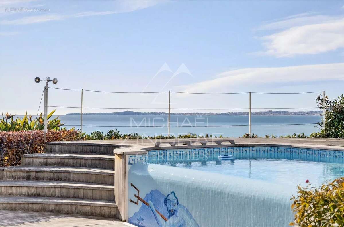 Appartement à SAINT-LAURENT-DU-VAR