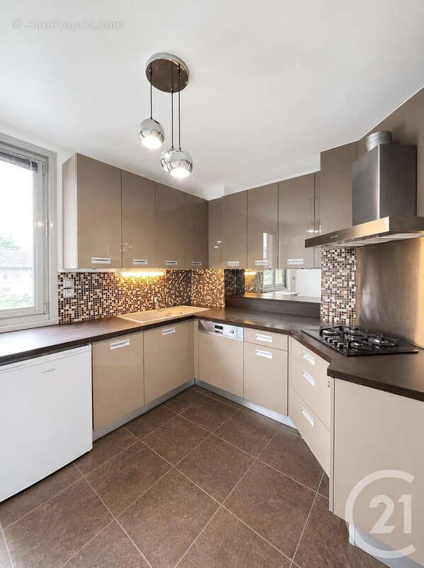 Appartement 78 m² à Villeurbanne  - photo 2