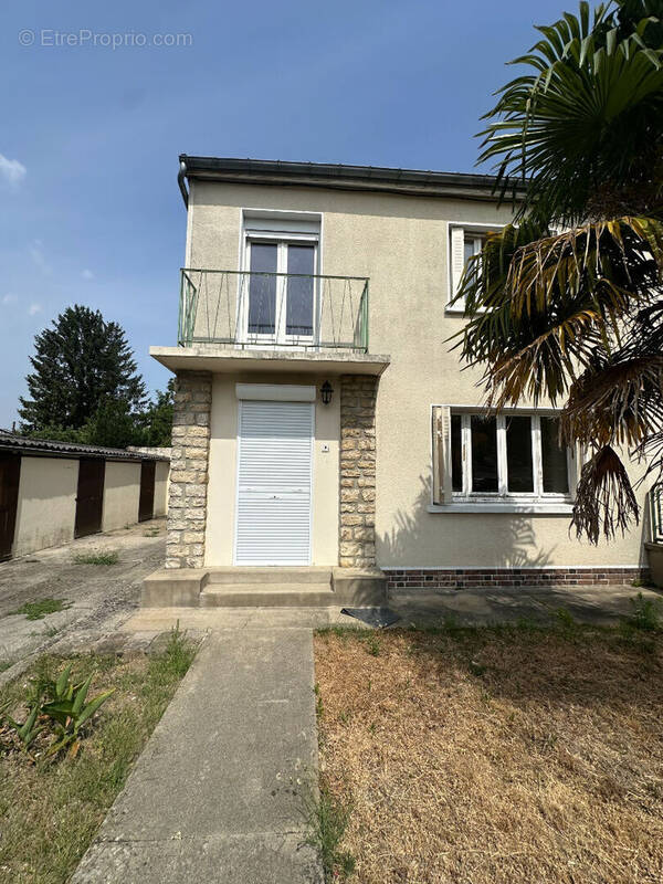 Maison à CONDE-SUR-HUISNE