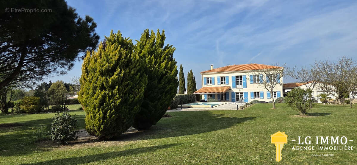 Maison à MORTAGNE-SUR-GIRONDE