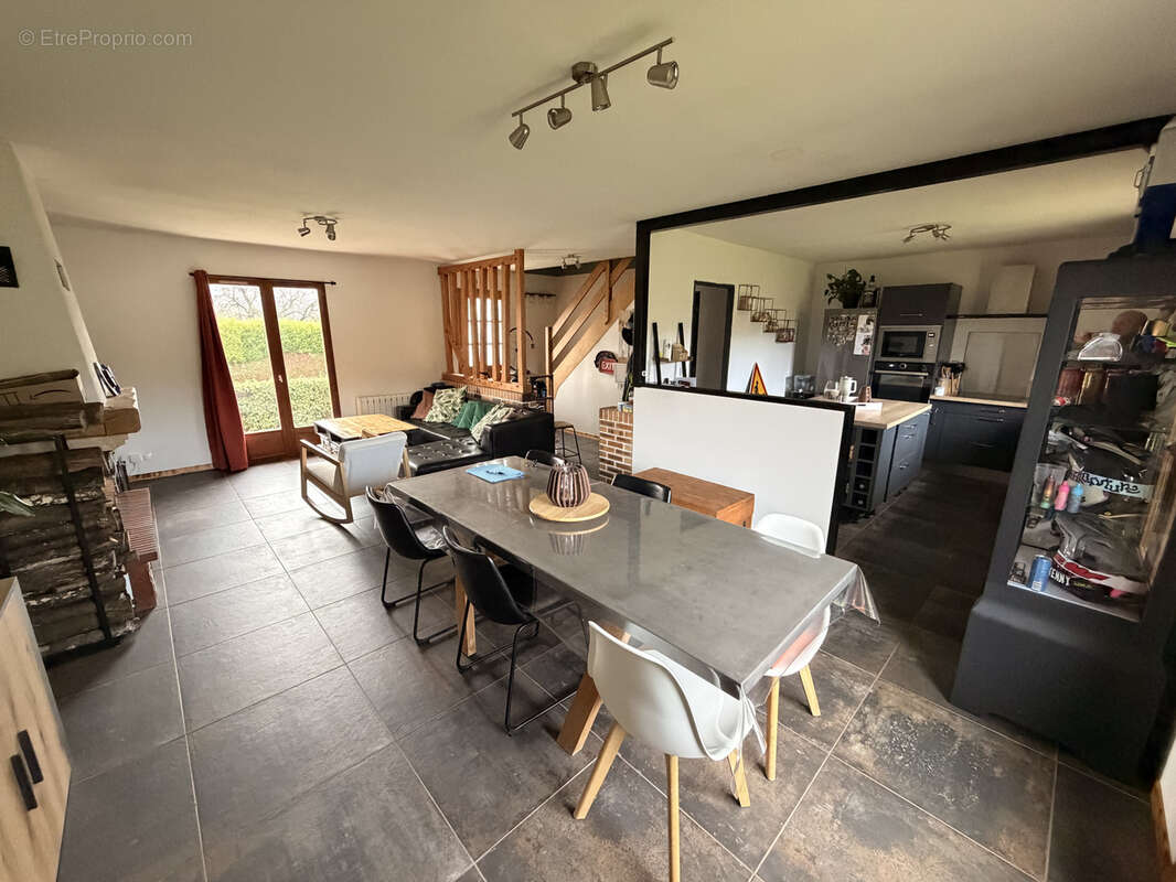 Maison à BOUVAINCOURT-SUR-BRESLE