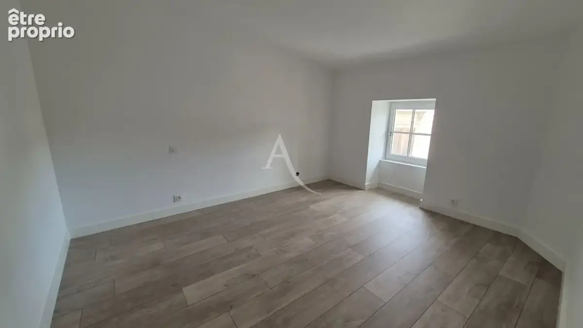 Appartement T3, Centre ville de Saint Jean D'Angély. - photo 9