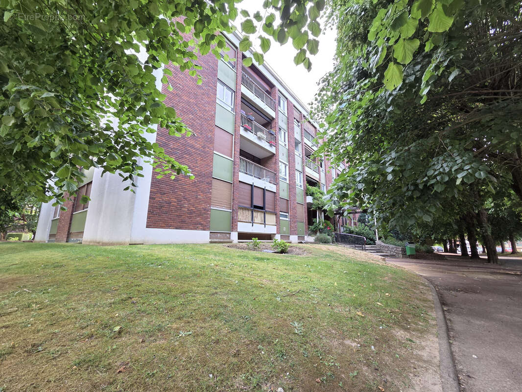 Appartement à SURVILLIERS