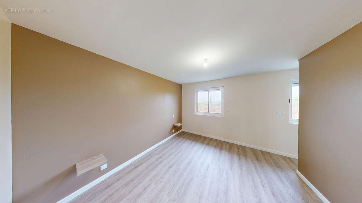 Maison à MIRANDOL-BOURGNOUNAC