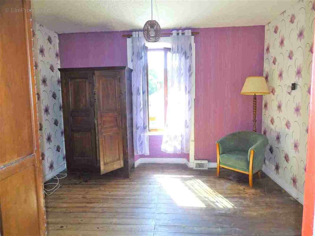 Maison à SAINT-DENIS-DES-MURS