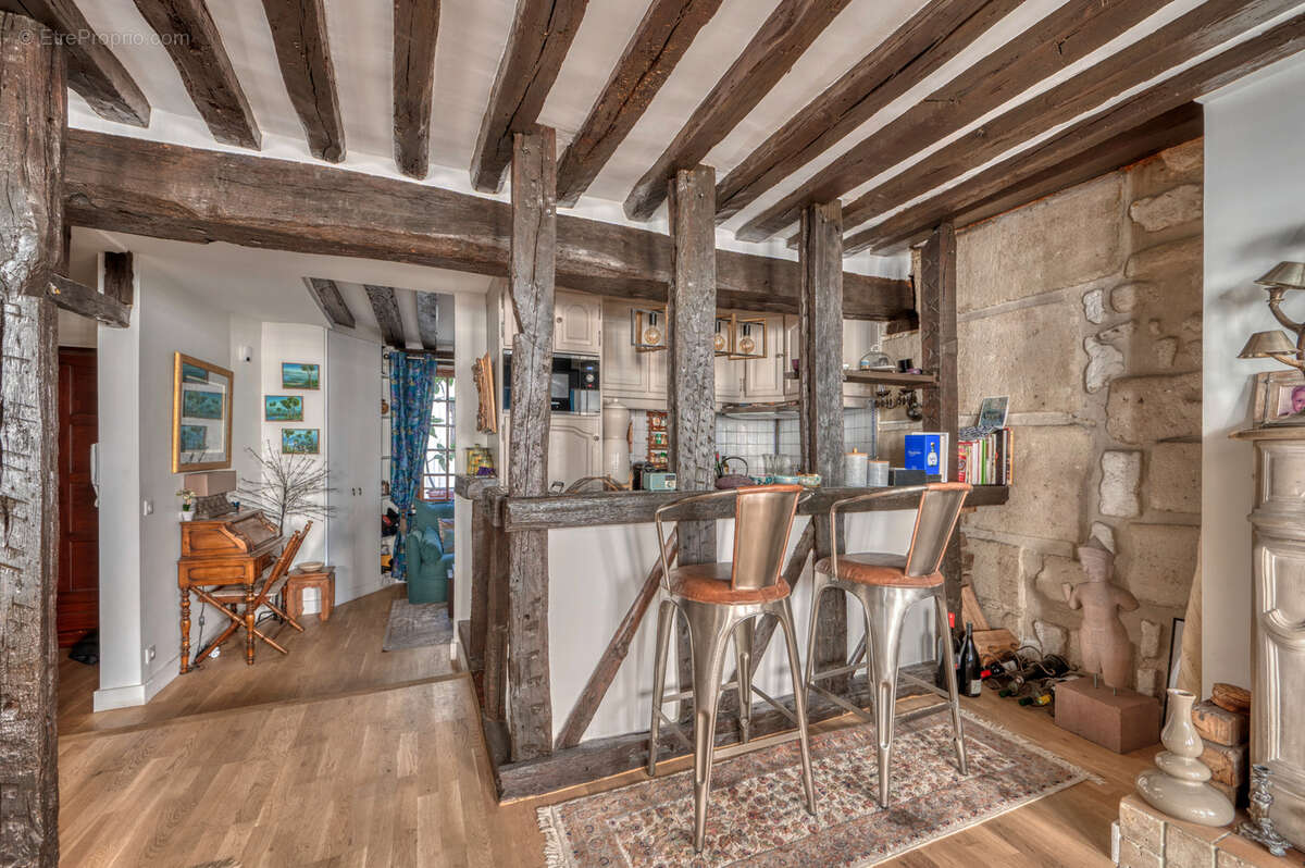 Appartement à PARIS-3E