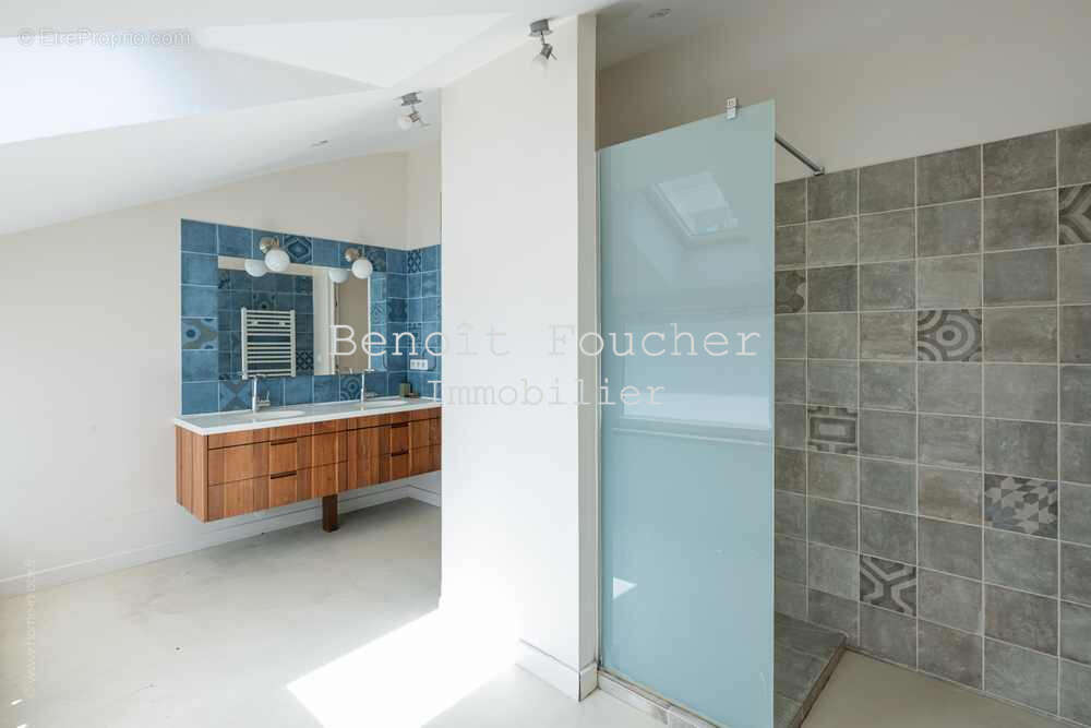 Paris 20ème limite 11ème, Ménilmontrant, 230m2 comme une maison avec deux terrasses. - photo 15