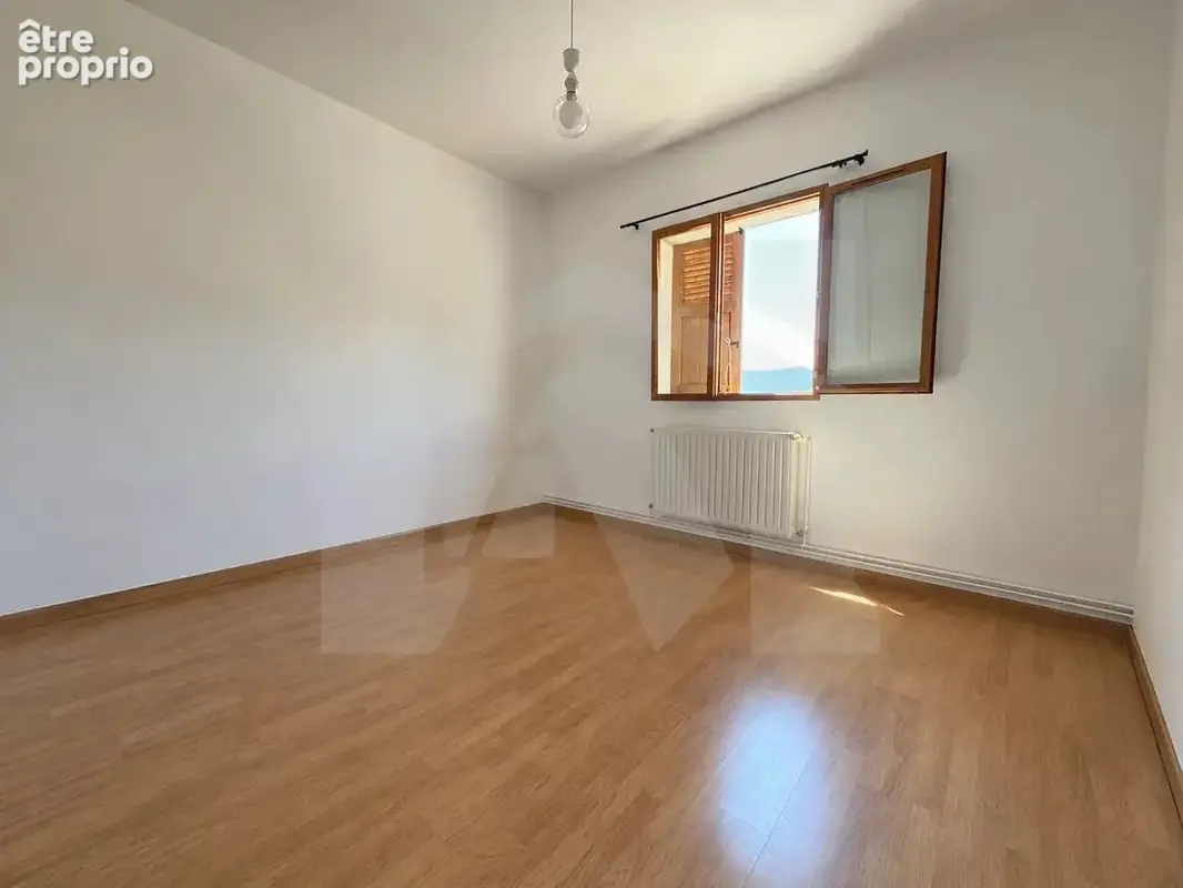 Maison de 151m2 avec terrasse et annexes - photo 3