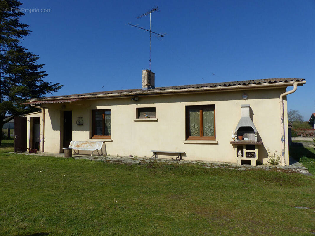 Maison à LALUQUE