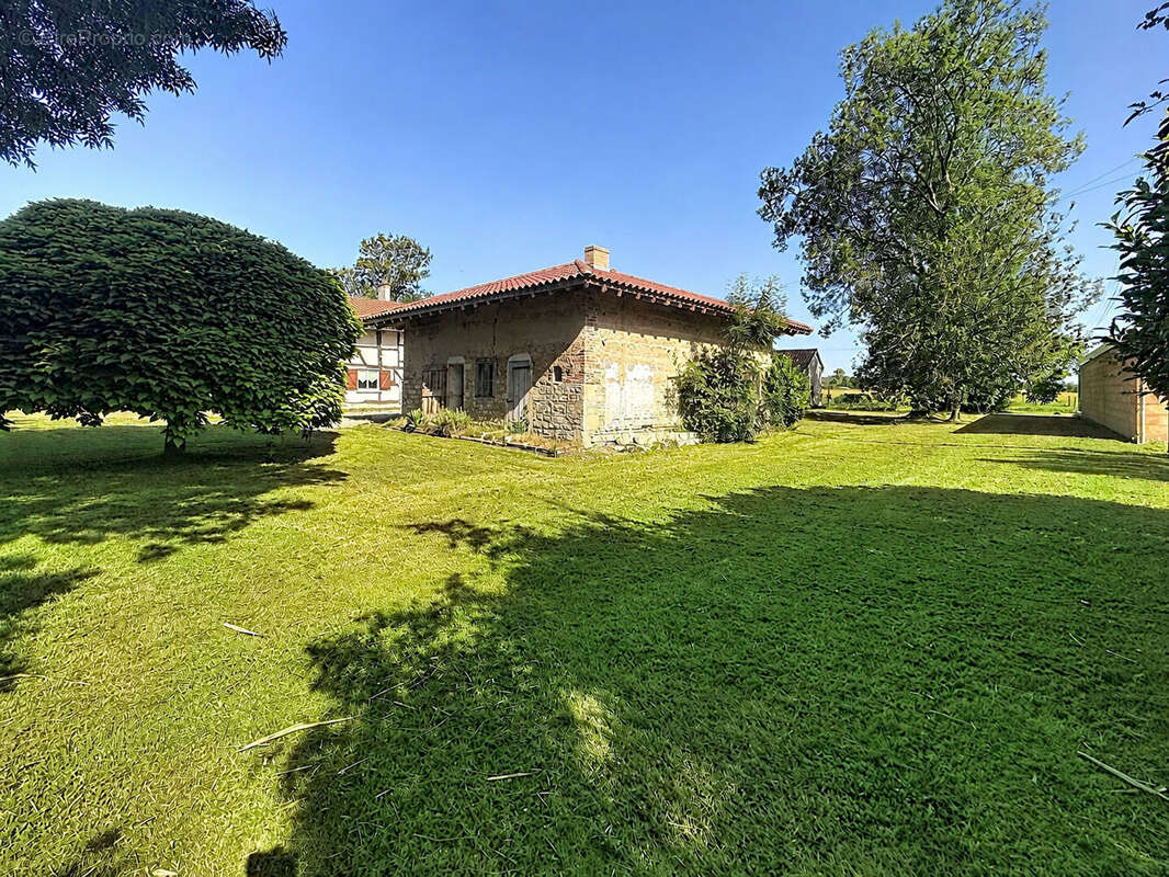 Maison à CRAS-SUR-REYSSOUZE