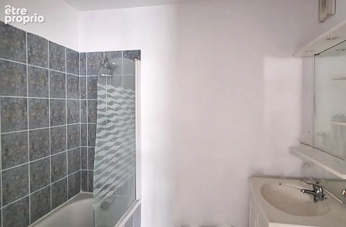 Appartement T1 à vendre à Lisieux de 35m² au sol avec balcon et stationnement - Dernier étage, exposition sud - photo 4