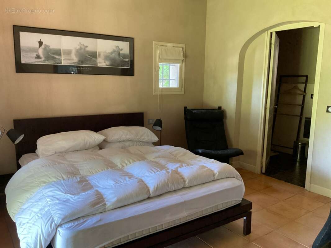 Proprieté  à 20 mns d'Aix en Provence sur la commune de Rognes  380m2 avec 8 chambres - photo 22