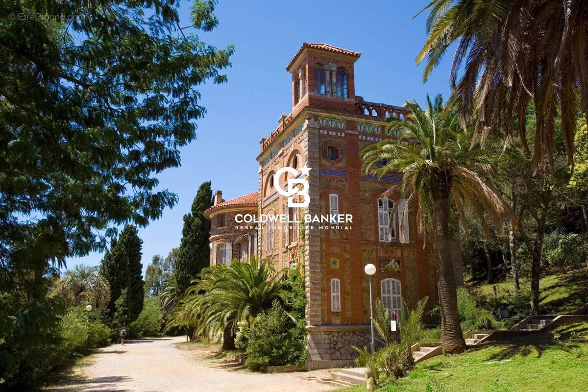 Appartement à LA LONDE-LES-MAURES