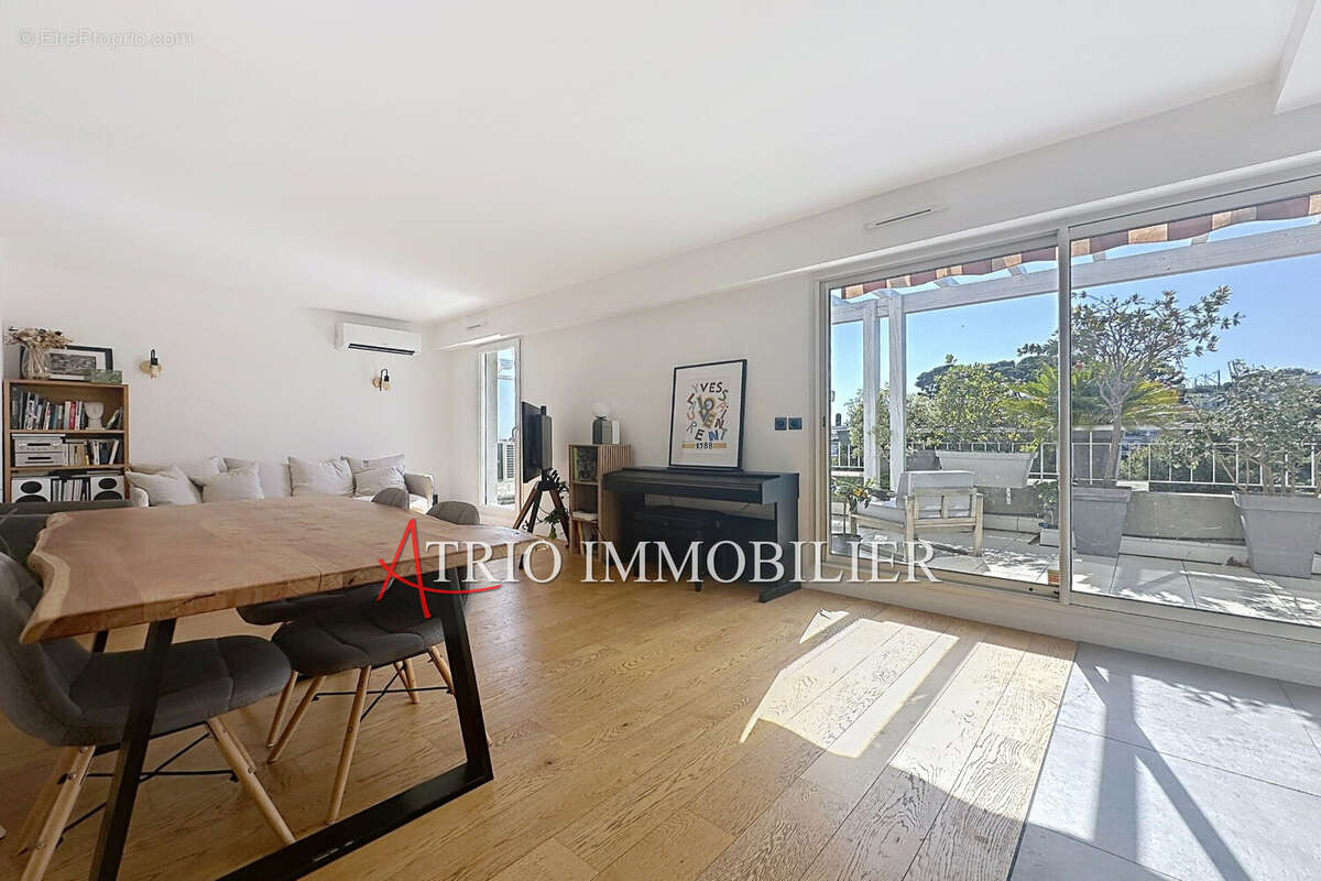 Appartement à SAINT-LAURENT-DU-VAR