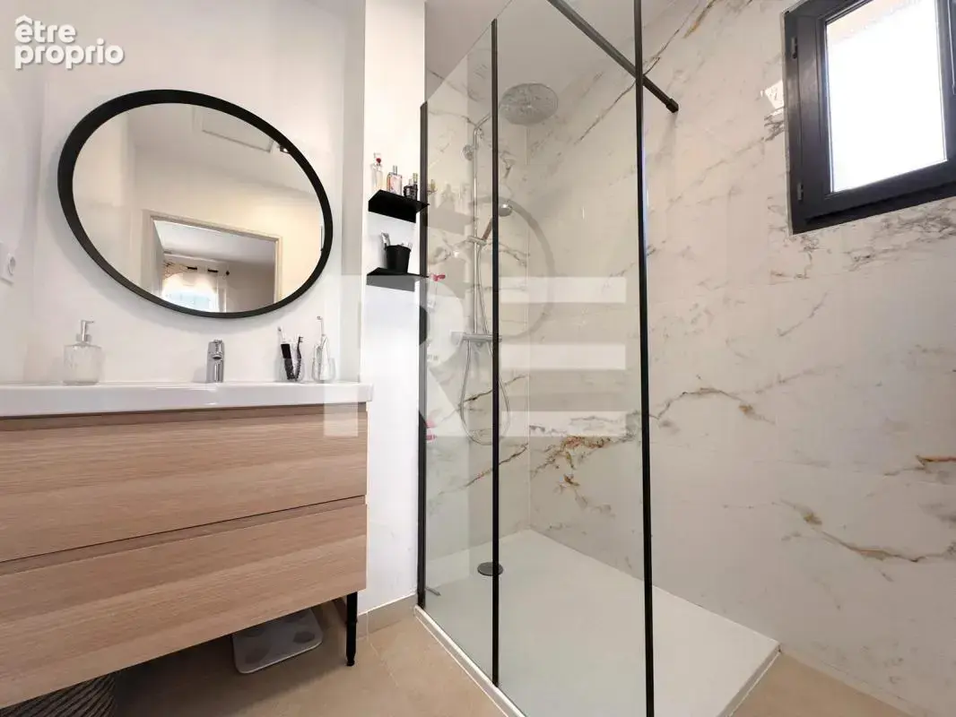 Villa contemporaine avec piscine aux prestations premium - photo 8