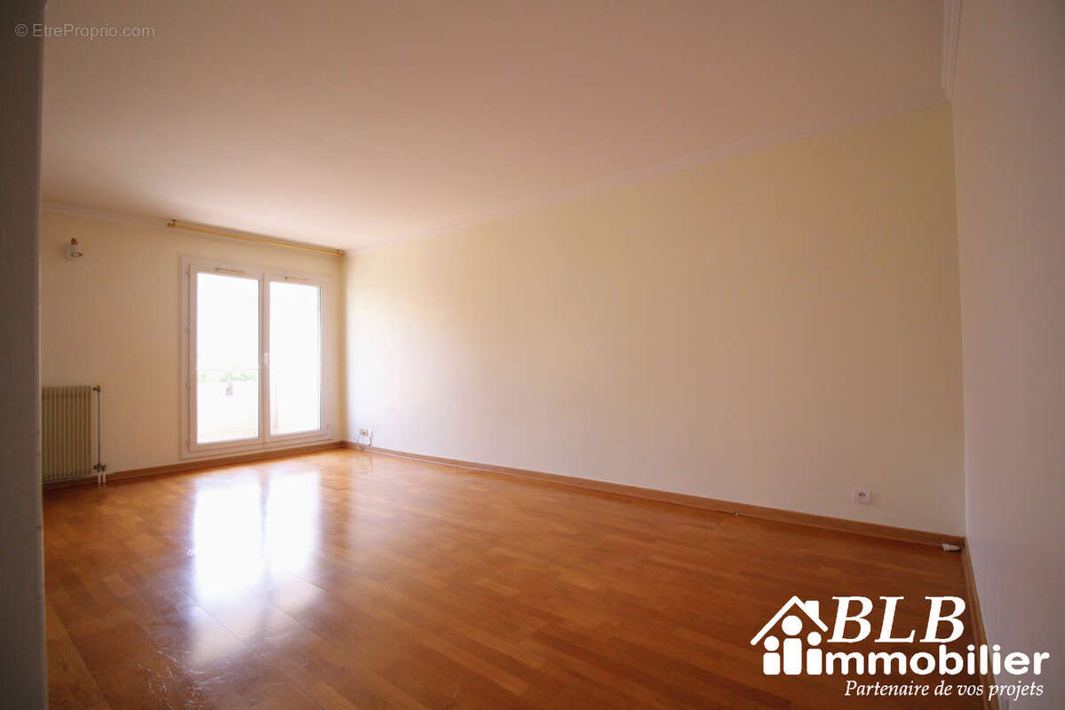 Appartement à MONTIGNY-LE-BRETONNEUX